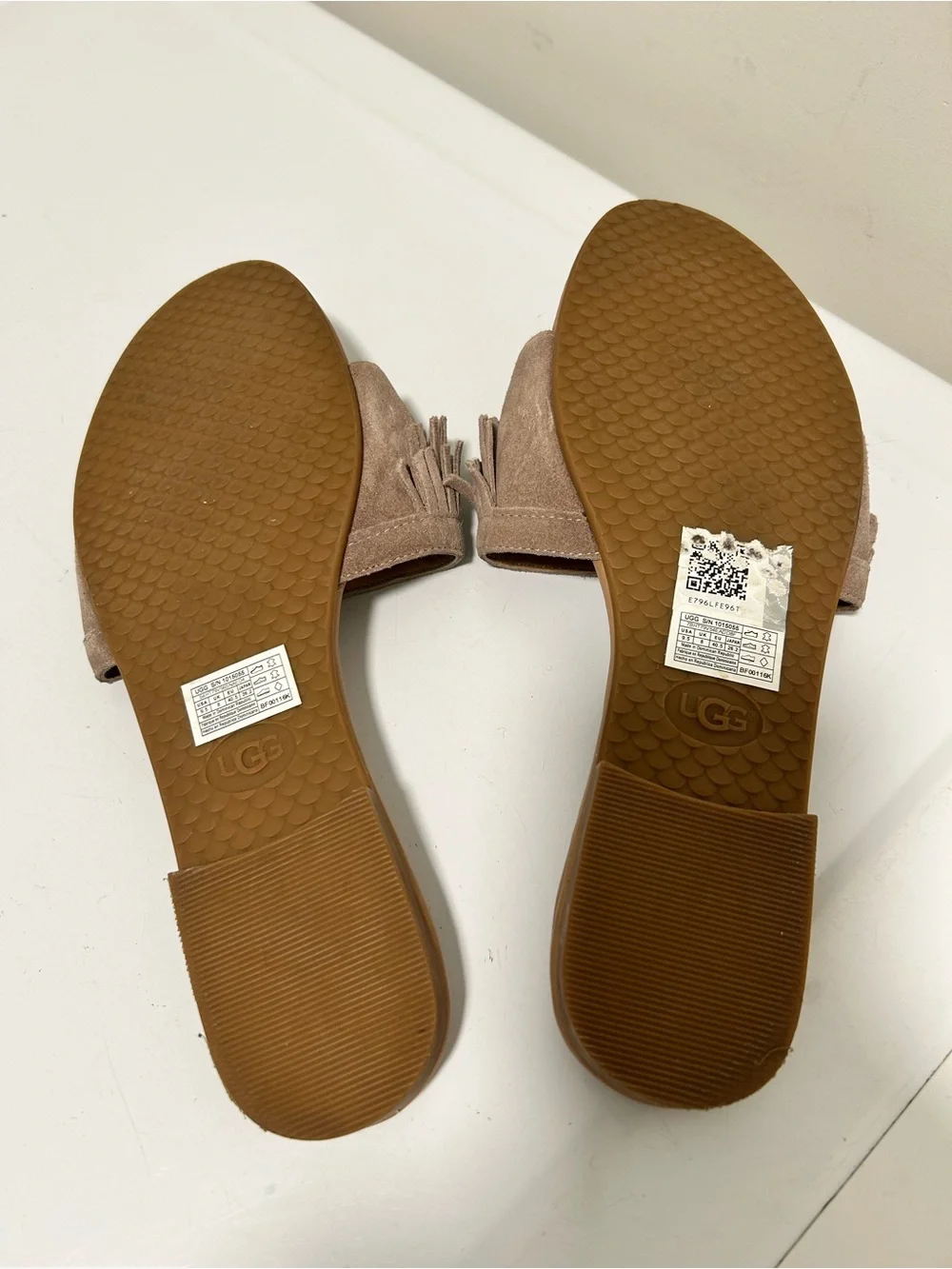 Ugg Binx Suede Fringe Sandals Tan Size 9.5